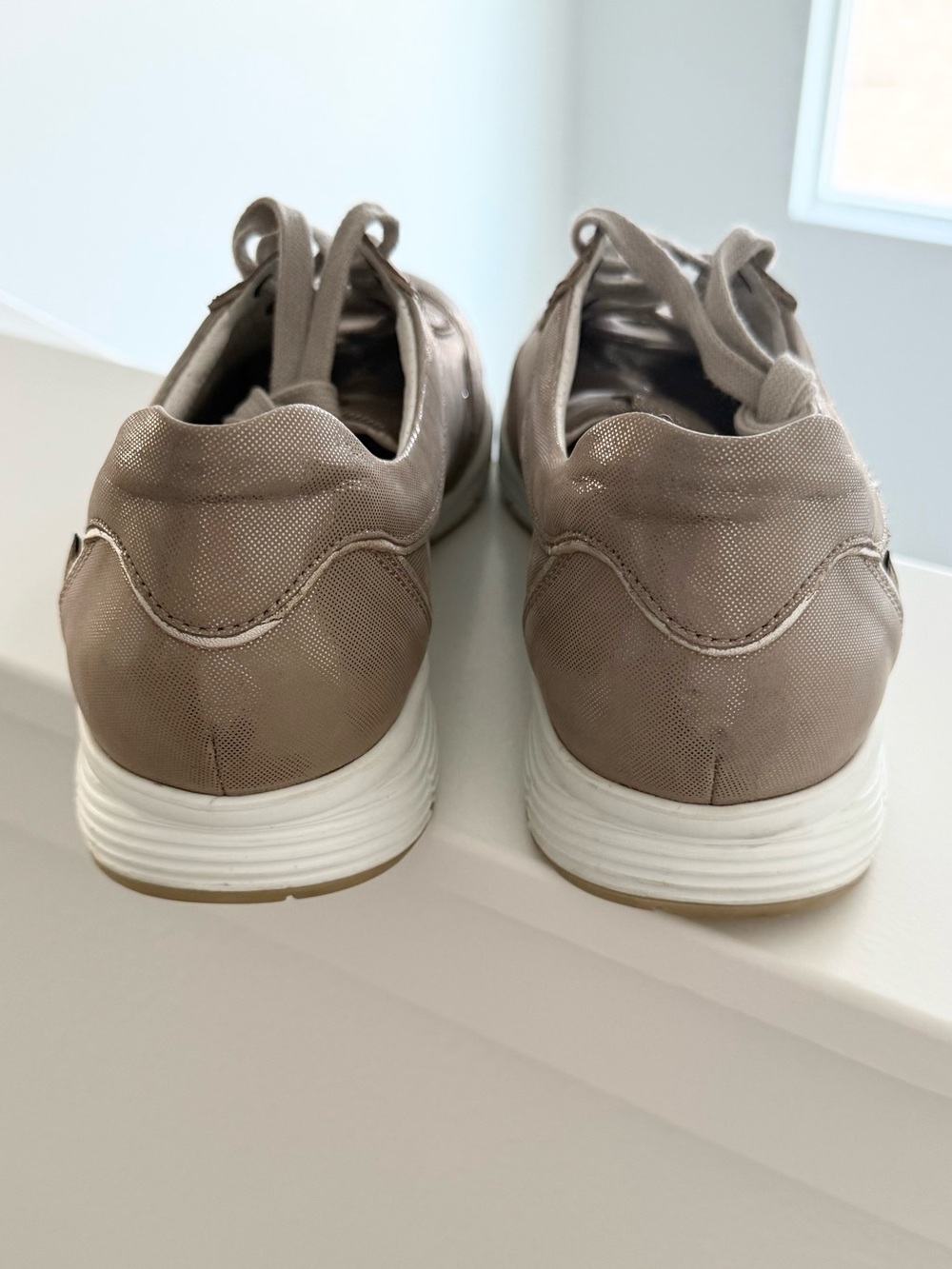 MEPHISTO ‘Yael’ Soft-Air Metallic Taupe Sneaker Size 9.5 Women’s - Picture 5 of 13